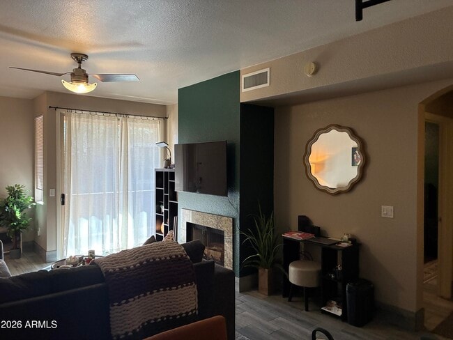 Photo - 1411 E Orangewood Ave Unidad 142