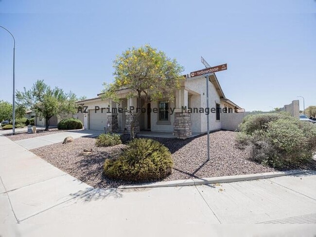 3681 E Yellowstone Pl