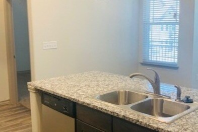 Photo - Mariposa Gardens