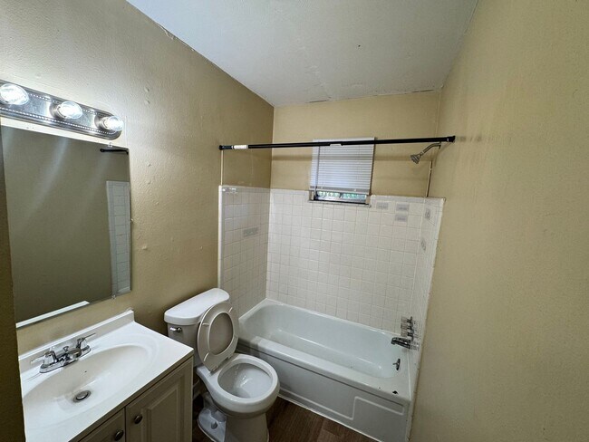 Photo - 77 Walbridge Ave Unidad 77 Walbridge 1