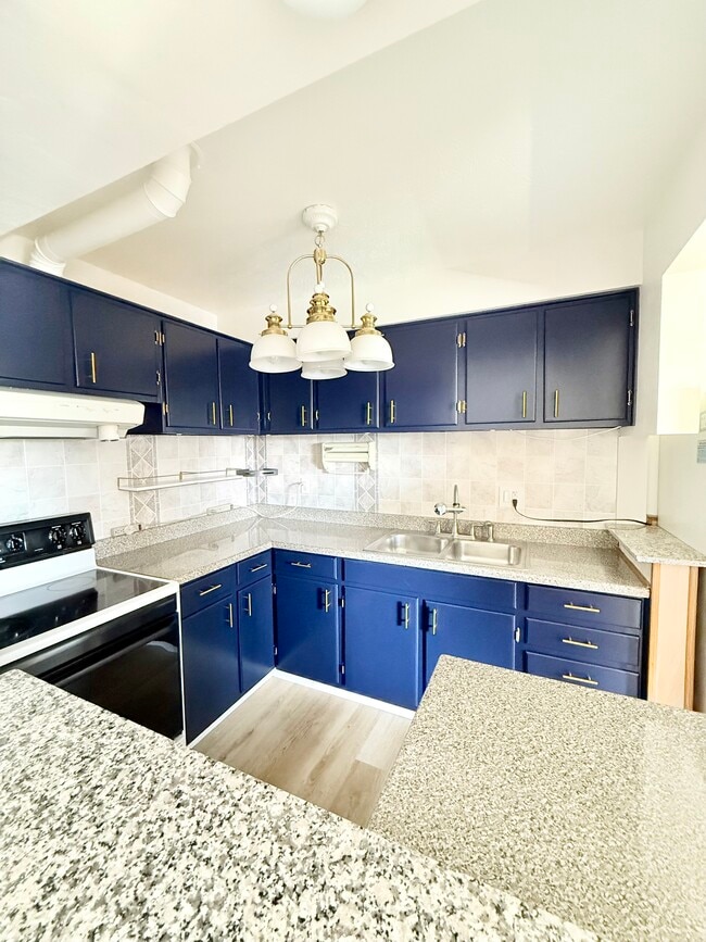 14567 Madison Ave Unit 609
