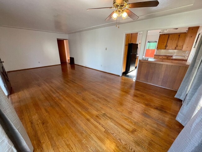 Building Photo - Charming 3BR/2BA Home Nestled in the Hills of Ocean Beach