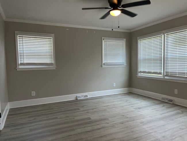 Photo - 2730 Eastway Dr