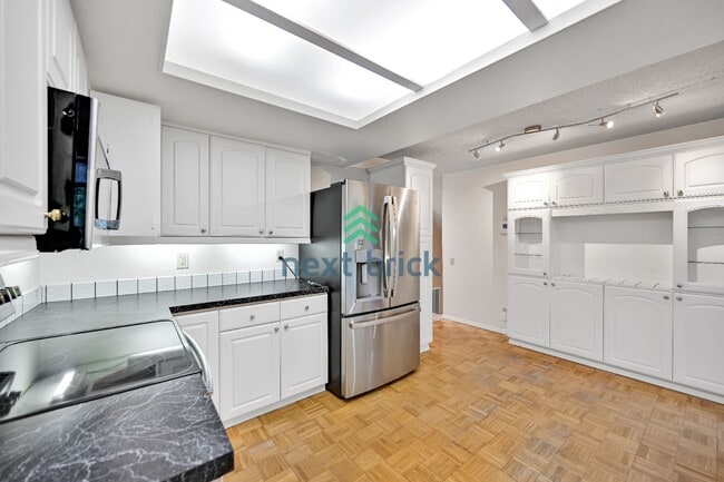 Photo - Spacious 4 bedroom and 2.5 bathroom in Redmond Ready for Rent!