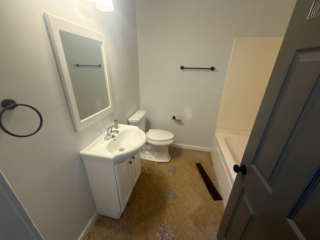 Photo - Spacious 4bd 2b home!