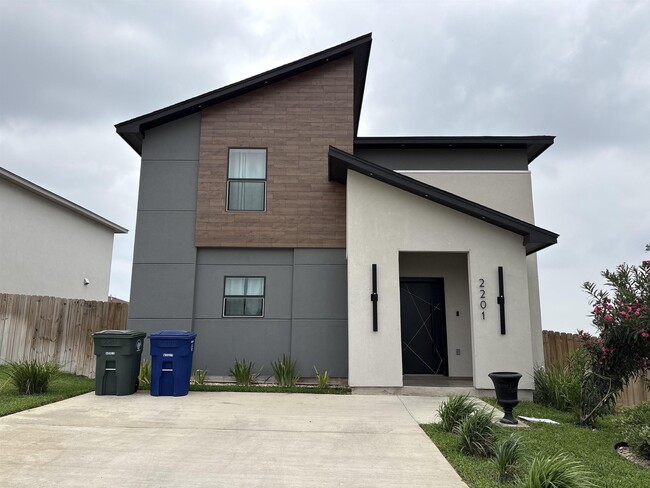 Building Photo - 2201 Durazno Ct Rental