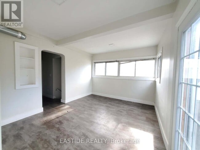 Photo - 212 Monarch Park Ave