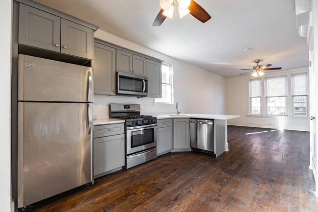 Building Photo - 3135 N Oakley Ave Unit 2R