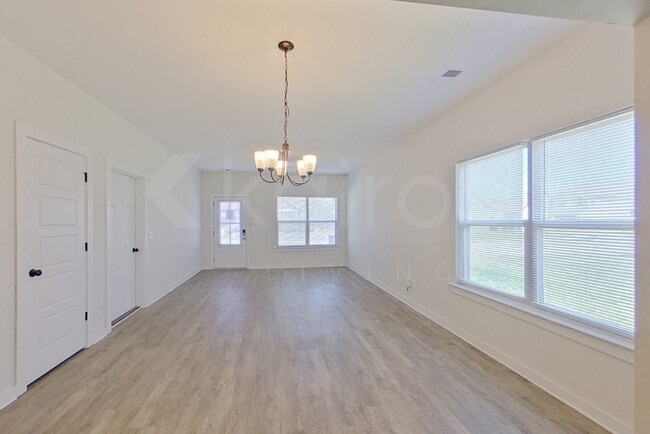 Photo - 105 Robin St