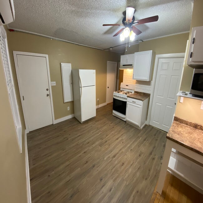 Photo - 166 Newland Ave Unidad 4