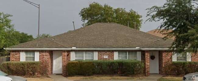 Building Photo - 1801 Sara Dr Unit B Rental