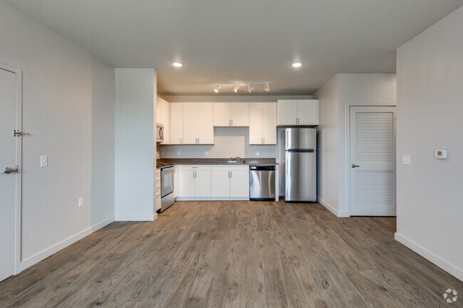 2BR, 2BA -932SF