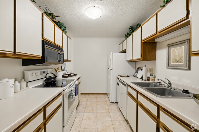 2BR, 2BA - 960SF - Kitchen