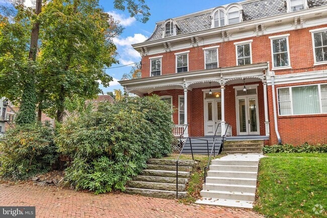 Building Photo - 1410 Delaware Ave Rental
