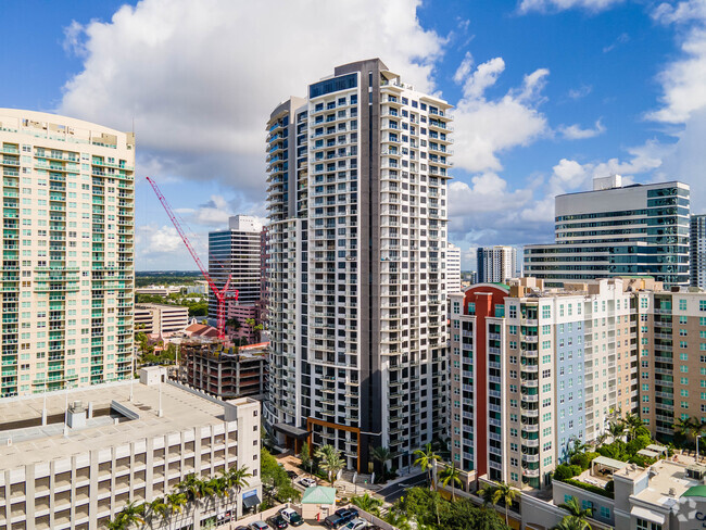 Building Photo - The Registry Las Olas Rental