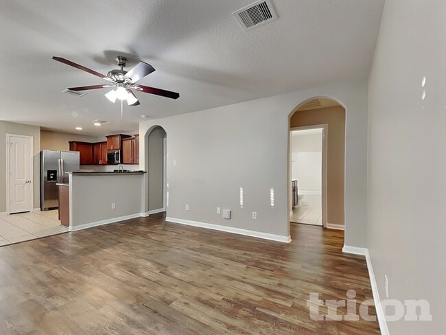 8122 Hall View Dr