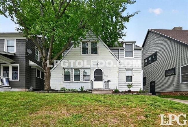 Building Photo - 4032 Parrakeet Ave