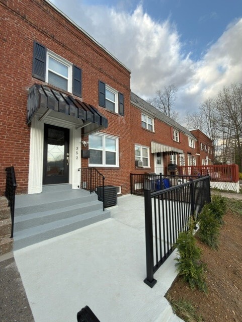 Photo - 352 S 25th St