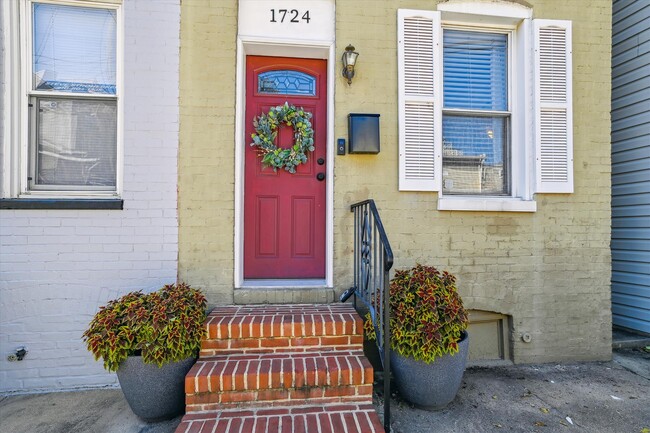 Photo - 1724 Marshall St Townhome