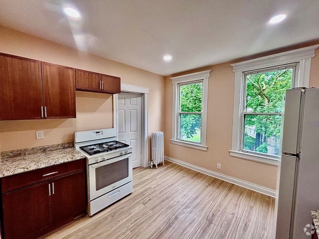 Building Photo - 62 Cambridge St Unit 3B Rental