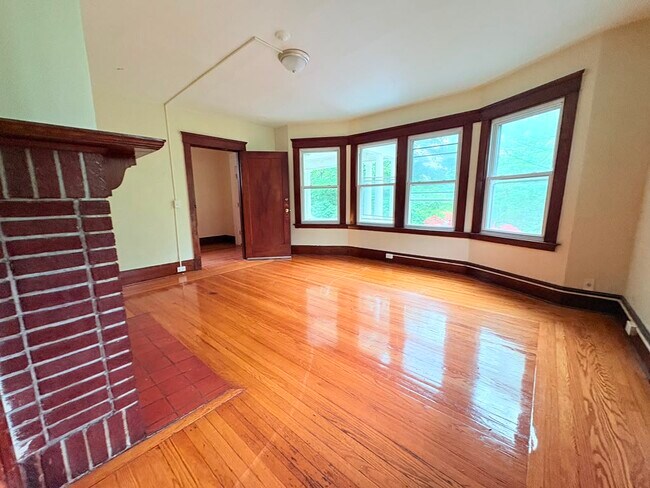 Photo - 390 Ellsworth Ave Unidad 3