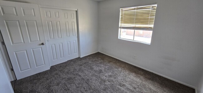 1581 E Southern Ave Unidad 4