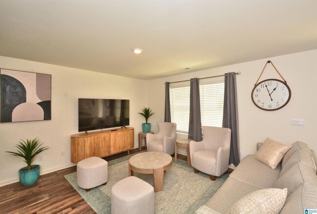 Photo - 6558 Creek Cir