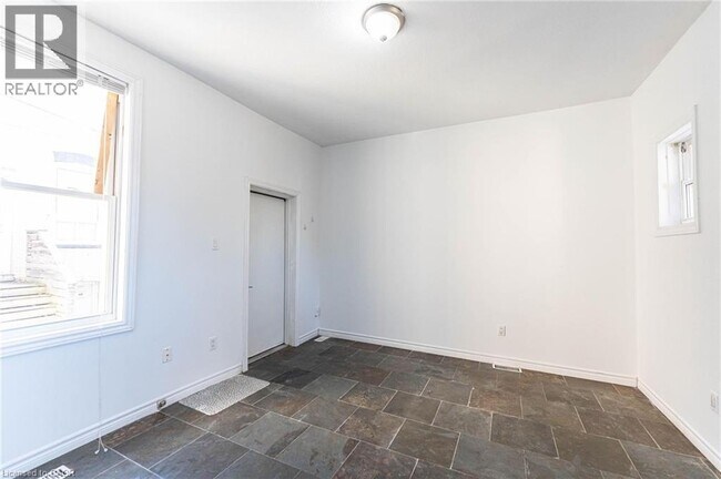 Photo - 265 Main St W