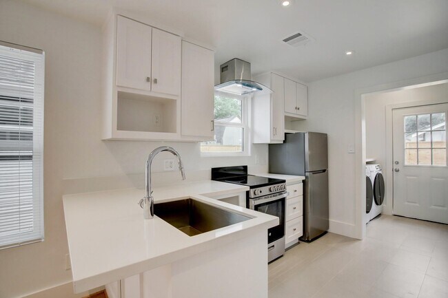 Photo - 6109 N Main St