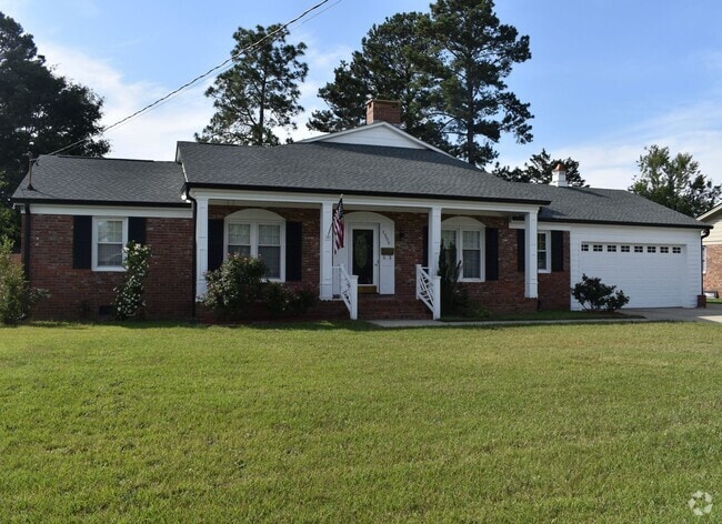 Building Photo - Newly renovated home located in Dunn!
