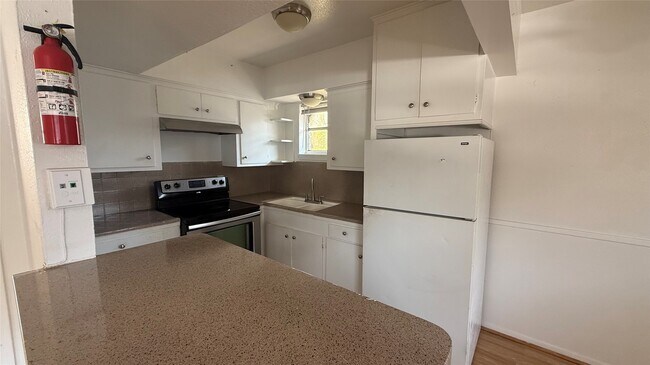 Building Photo - 1906 Binz St Unit 05