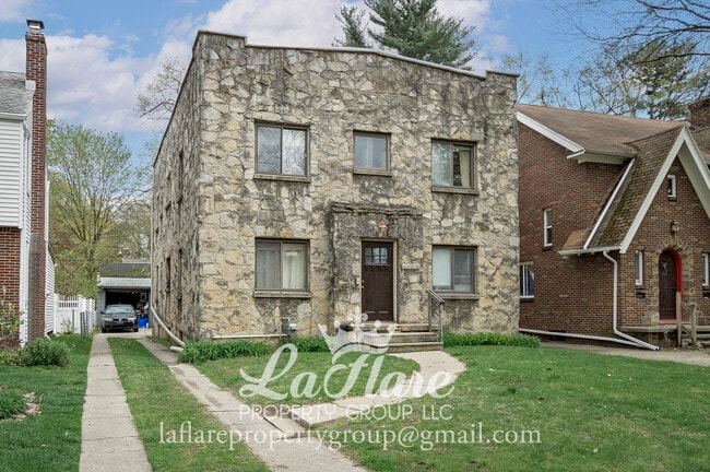 Building Photo - 3538 Maxwell Rd Unit 2
