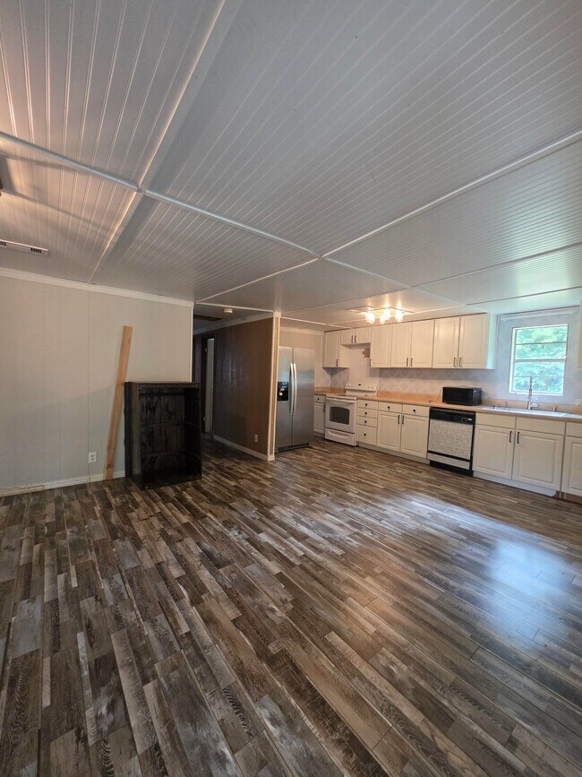 Photo - 7241 Division St