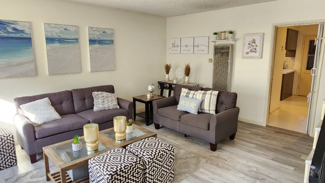 Photo - 440 W Regent St Unidad Apt B