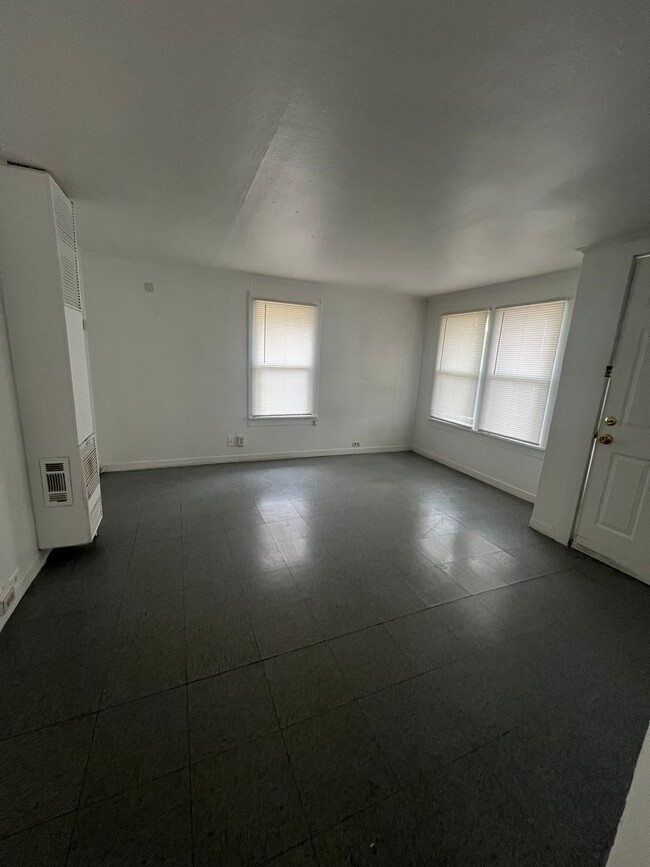 Photo - 2 Bedroom, 1 Bathroom Home - Located in St...