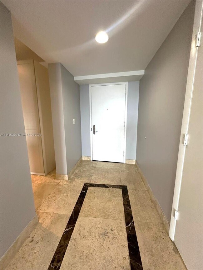 Building Photo - 1800 S Ocean Dr Unit 3707 Rental