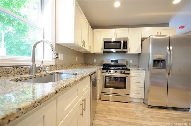 kitchen - 134 Monroe St Unit 1 fl