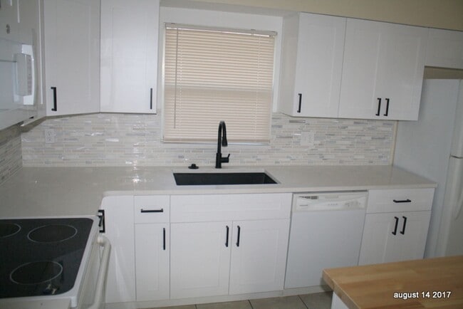 Photo - Updated 3 bed 2 bath Close to downtown