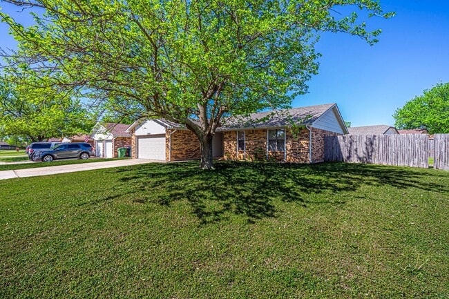 Photo - Corner-Lot 3Bedroom Charmer in Yukon with Fireplace & Enclosed Patio!