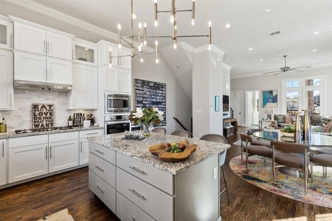 Photo - 916 W Peach St