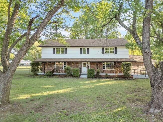 636 E Lea Terrace