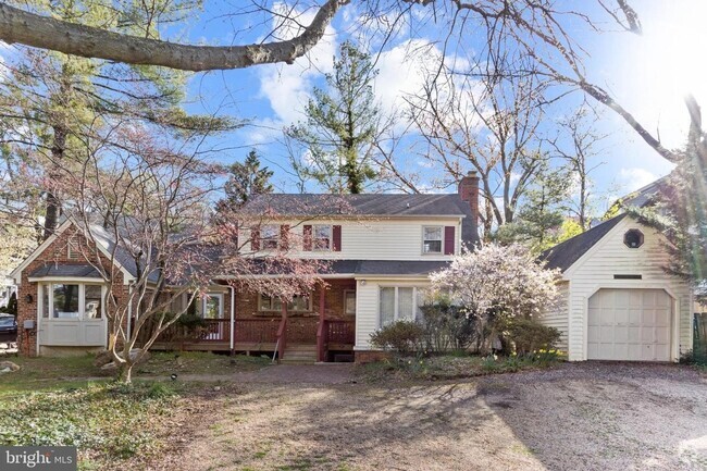 Building Photo - Palisades Gem Ready for Immediate Move-in!! Rental