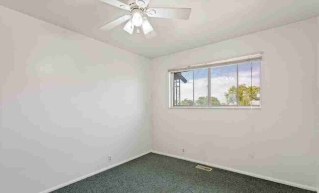 Photo - 557 W 4800 S