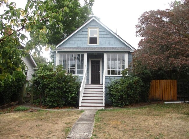 Building Photo - North Tacoma Home with Old World Charm