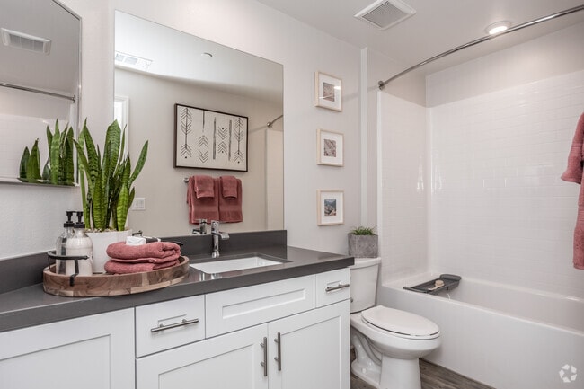 2BR, 2BA - 1115 SF