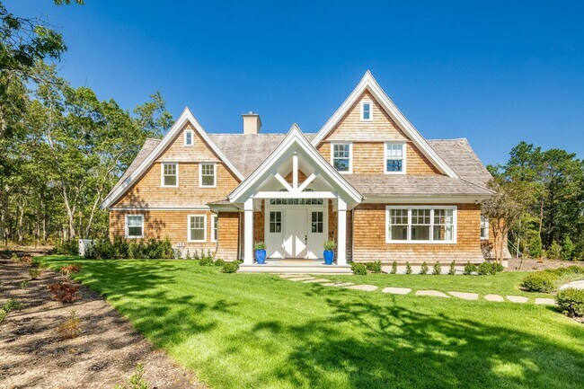 Photo - 417 Edge of Woods Rd