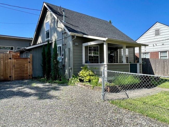 Building Photo - Welcome to your new home in the heart of Vancouver, WA!