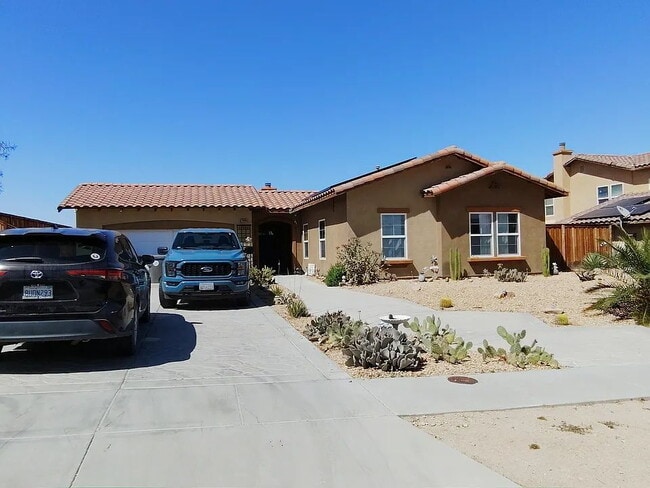 Building Photo - "Spacious 4-Bed Oasis with Fireplace in Twentynine Palms – Perfect for Cozy Living!"
