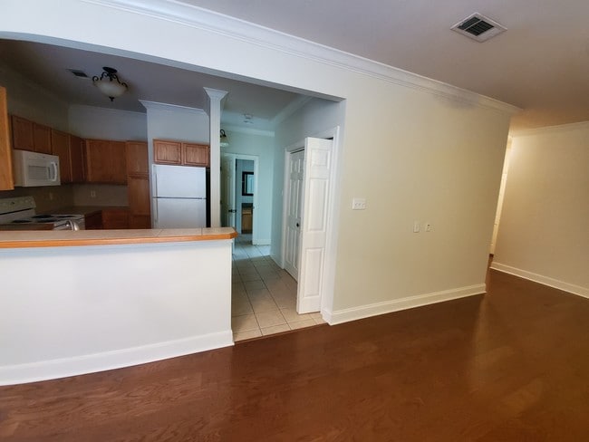 kitchen - 710 E Boyd Dr Unit 306