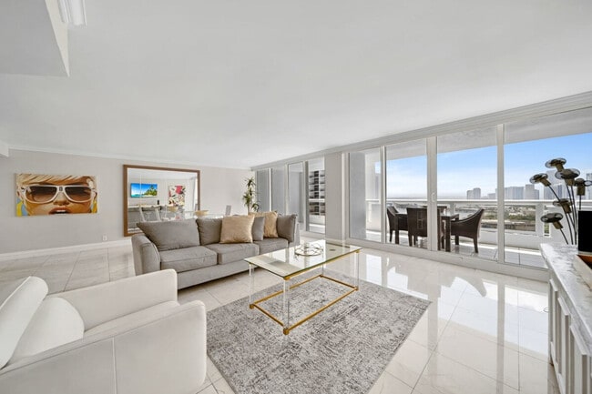 Building Photo - 1717 N Bayshore Dr